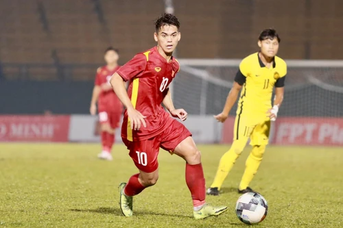 Đá V-League ở tuổi 19, phần thưởng xứng đáng cho Khuất Văn Khang