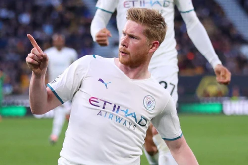 De Bruyne lần đầu lập poker, Man City tiến sát ngai vàng