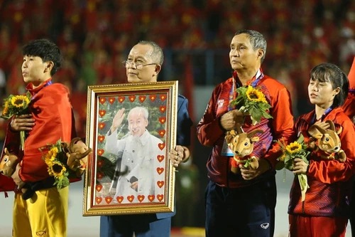 HLV Mai Đức Chung: "Khoảnh khắc này hạnh phúc nhất đời tôi"