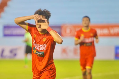 Thắng áp đảo, CLB CAND vững vàng ngôi đầu