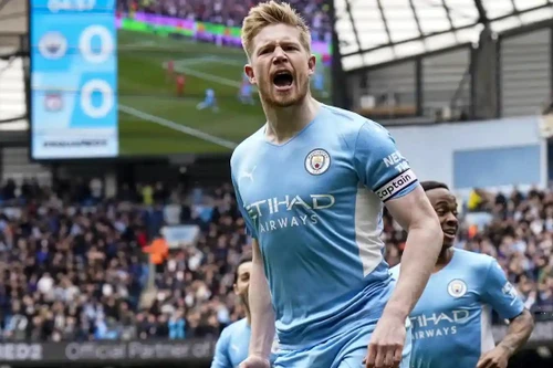 Bị Liverpool chia điểm, Man City vẫn dẫn đầu Premier League