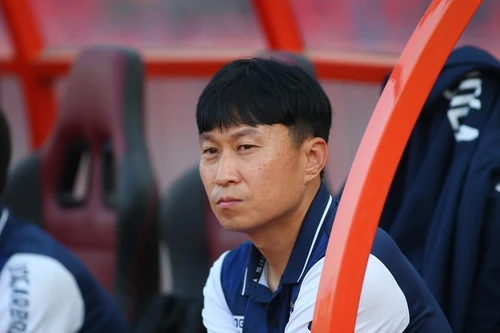 HLV Hàn Quốc xin lỗi vì thua trong ngày cưới chủ tịch CLB Hà Nội