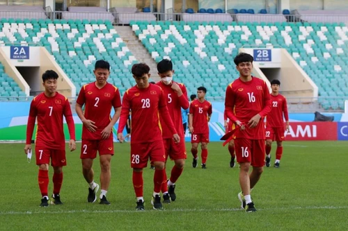 U23 Việt Nam làm quen sân 3,4 vạn chỗ đấu Thái Lan