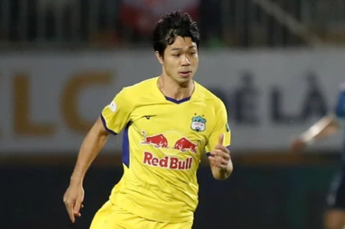 Công Phượng sút 11m như đùa, bị Văn Lâm dễ dàng bắt gọn