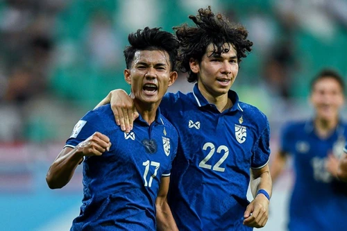 Thắng đậm Malaysia, U23 Thái Lan lên nhất bảng