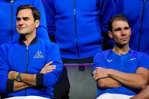 Federer và Nadal cùng bật khóc trong ngày 'Tàu tốc hành' giải nghệ
