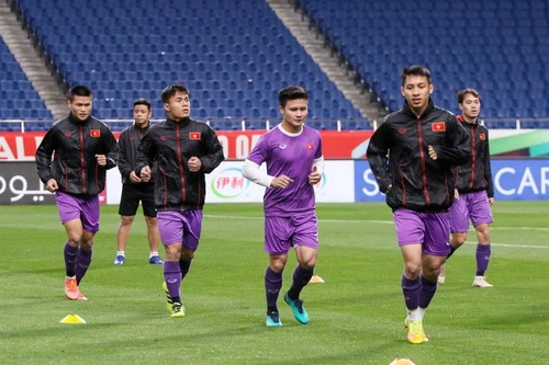 Tuyển Việt Nam làm quen SVĐ 6 vạn chỗ đấu Nhật Bản