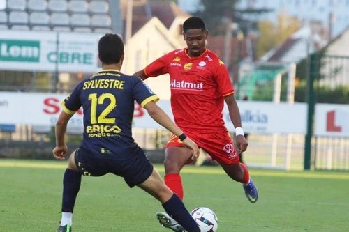 Cầu thủ gốc Việt làm lu mờ Quang Hải