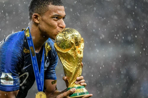 Bao nhiêu đội từng bảo vệ thành công chức vô địch World Cup?