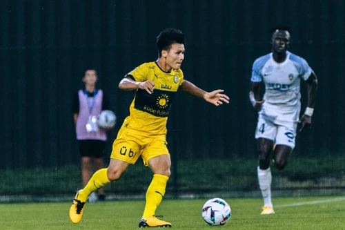 Quang Hải mất dần chỗ đứng ở Pau FC