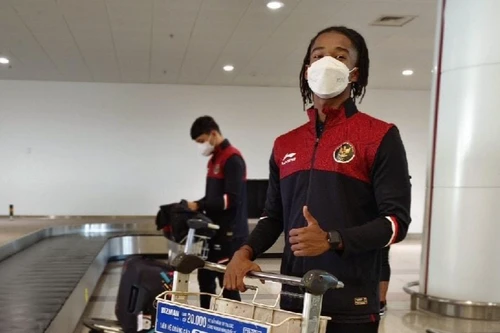 Ronaldo và U23 Indonesia đặt chân đến Việt Nam dự SEA Games 31