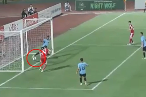 Cận cảnh pha làm bàn gây tranh cãi bị từ chối của Viettel