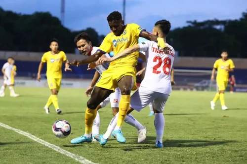 CLB Hải Phòng thua tan nát, mất ngôi đầu sau án phạt của VFF