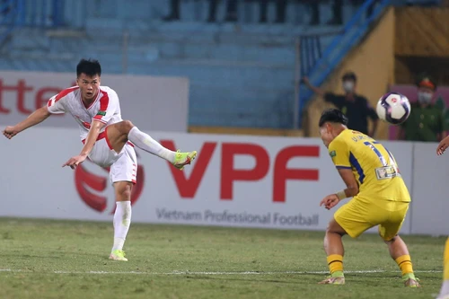 Cầu thủ Viettel ghi siêu phẩm như Sterling trên sân Hàng Đẫy