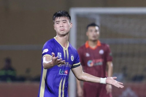 Duy Mạnh mất ví, bị tiêu trộm thẻ ngân hàng ngày lên tuyển Việt Nam