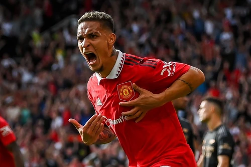 Antony ghi bàn trận ra mắt, MU vùi dập Arsenal