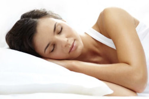 Nằm ngủ nghiêng tốt cho não bộ