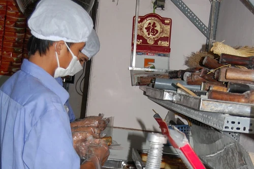 Hà Nội bắt đầu kiểm tra bánh Trung thu