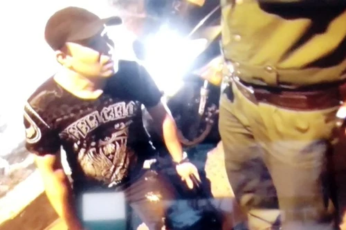 Bắt giữ đối tượng lận 2 khẩu súng trong người, định chống trả Cảnh sát 113