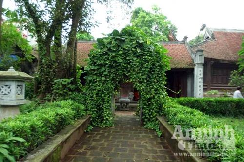 Sự thật về tảng đá khoác xiêm y hơn hai nghìn năm