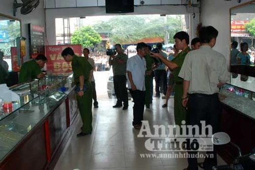 Hung thủ đã cướp của tiệm vàng Ngọc Bích từ 50-70 cây vàng