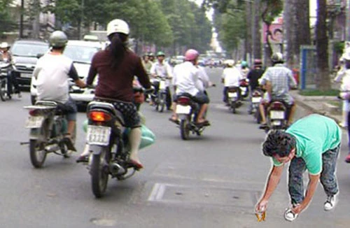 Vài giây cúi xuống giữa đường