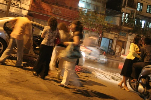 Quý bà đi ... "săn" trai