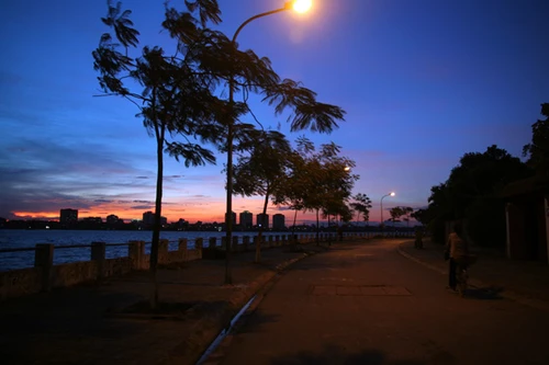 Tây hồ chiều tím