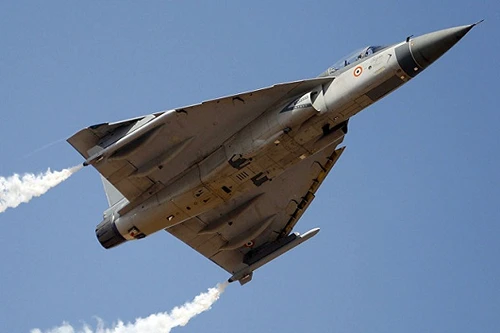 Ấn Độ biên chế máy bay chiến đấu nội địa Tejas cho không quân