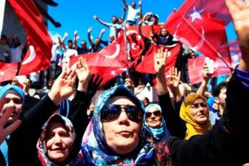 Ankara thẳng thừng sa thải 24.000 giáo viên và nhân viên chính phủ 