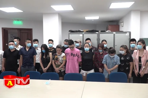 Đãi khách dự tiệc sinh nhật bằng ma tuý trong quán karaoke