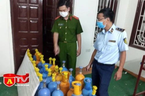 Kiểm tra thu giữ số lượng lớn bình khí cười tại các quán bar