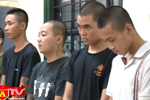 Bắt ổ nhóm "dạt vòm" cướp tài sản của người đi đường