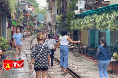 Mất an toàn hành lang đường sắt từ những quán cà phê đường tàu 