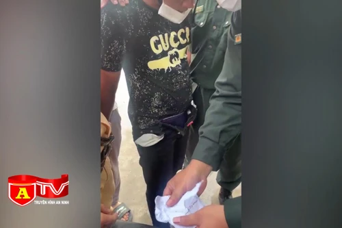 Tuần tra phát hiện đối tượng tàng trữ trái phép chất ma tuý