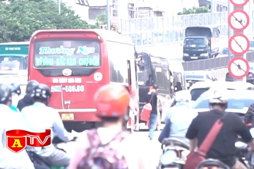 Khó khăn trong việc xử lý tình trạng “xe dù, bến cóc”