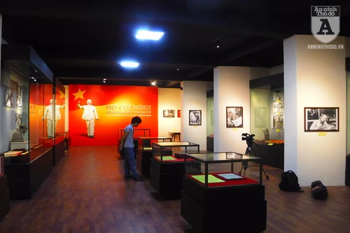[Ảnh] Chiêm ngưỡng 200 hiện vật vô giá về Chủ tịch Hồ Chí Minh