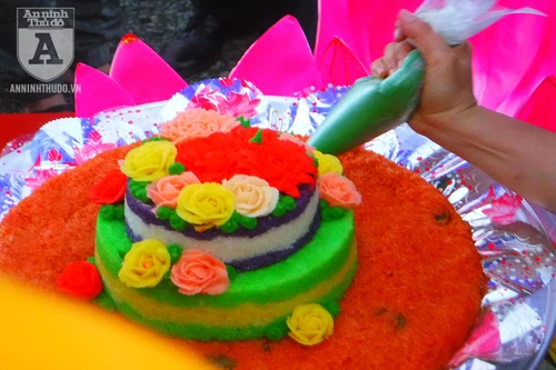 [Clip] Tận mắt xem làm "xôi hoa đậu ngũ sắc 3D" tại Đại lễ Vesak 2019