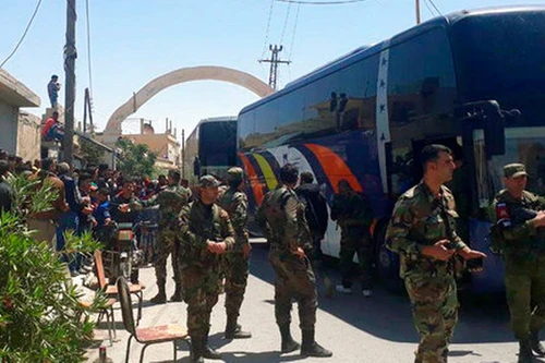 Syria: Phiến quân giao nộp vũ khí theo thỏa thuận sơ tán tại vùng Qalamoun