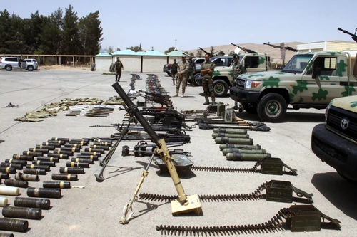 Syria: Hàng trăm tay súng phiến quân tại Dumayr giao nộp vũ khí
