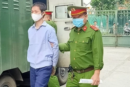 Bất ngờ hoãn xử vụ cặp vợ chồng bạo hành bé gái 3 tuổi đến chết