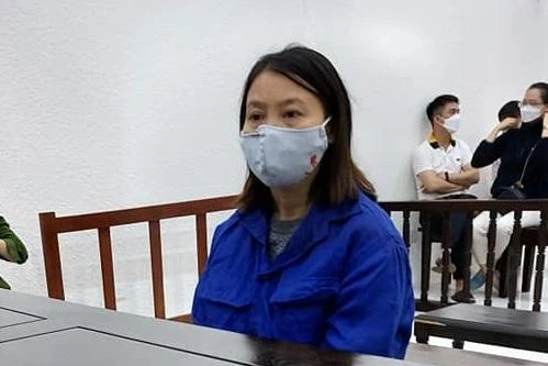 Người đàn bà lĩnh án tù vì nhận tiền làm “sổ đỏ”