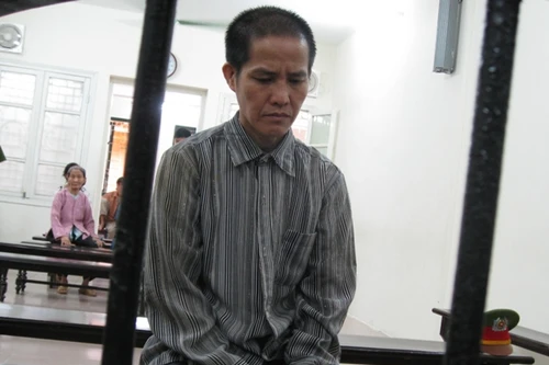 Phóng hỏa đốt nhà tình địch vì bị “nẫng” mất vợ và bị làm nhục trước dân làng 