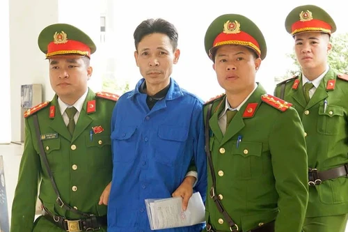 Hoãn xử đối tượng dùng xăng đốt quán cà phê khiến 11 người tử vong