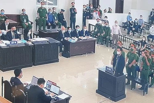 Luật sư trong vụ Phan Văn Anh Vũ đưa hối lộ đề nghị tạm dừng phiên toà 