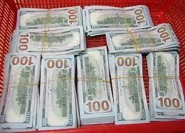 Người đàn bà “nổ” quen biết rộng ra giá “chạy án” cả triệu USD