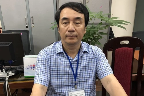 Hoãn xử vụ cựu cán bộ quản lý thị trường nhận hối lộ và sản xuất, mua bán sách giả 