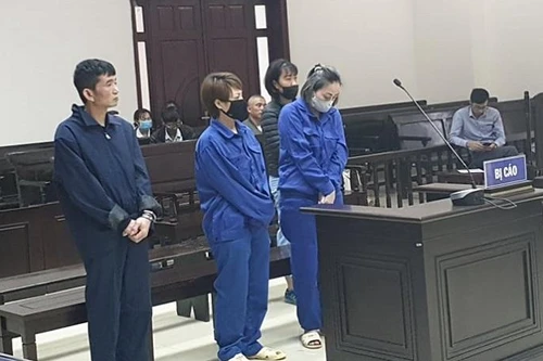 Ổ nhóm đánh cắp “sổ đỏ” rồi biến hóa chiếm đoạt tiền ngân hàng