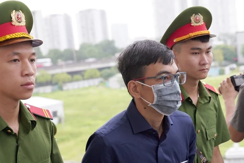 Cựu Chủ tịch HOSE khai gặp gỡ Trịnh Văn Quyết và lý do cổ phiếu Faros lên sàn