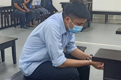 Nhân viên quán karaoke bày đặt 'chạy án' chiếm đoạt gần 1 tỷ đồng